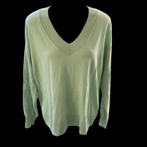 GAP Lightweight V-neck Sweater - Picture 1 of 10